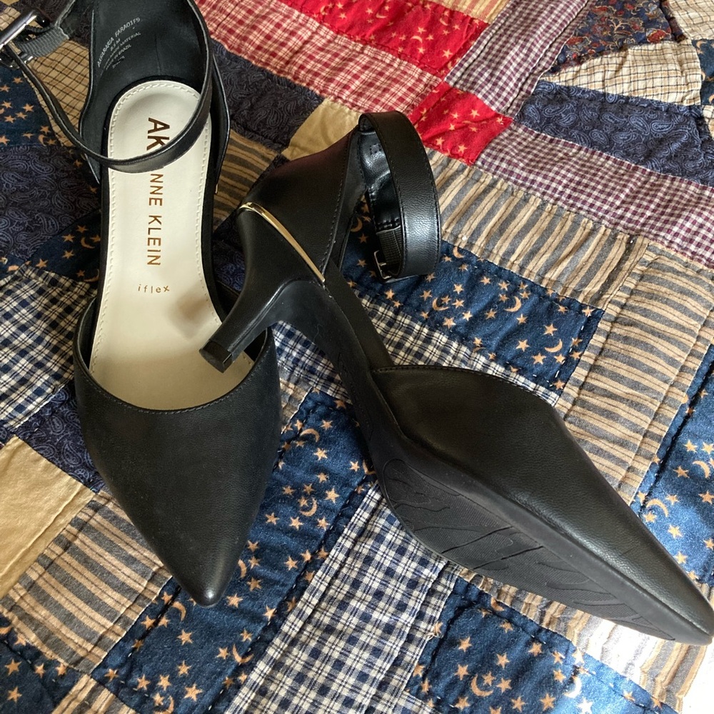 Anne Klein Black Pointed Toe Heels